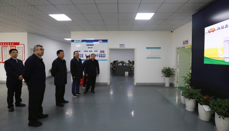 中華全國供銷合作總社常務理事、經濟發(fā)展與改革部部長阿地力?吾布力到棉麻集團 龍泉農產品集配中心調研